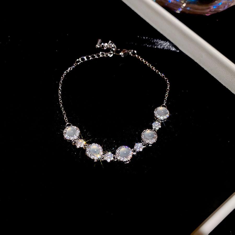Korean Minimalist Cubic Zirconia Geometric Flower Cat's Eye Stone Bracelet - Elegant, High-End Wristband Jewelry for Women