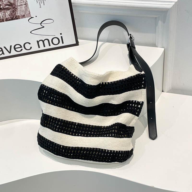 

Women s tote bag niche design casual foreign trend 2025 personalized spring simple fashion portable shoulder bag