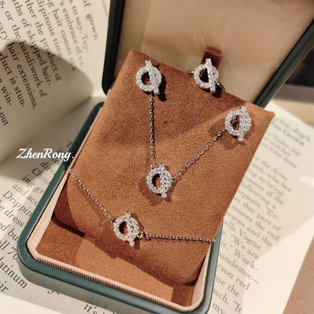 Luxury Women Jewelry Set Q Letter Diamond Earrings Pig Nose Necklace Full Diamond Bracelet Sparkling Ring Q Alphabet Set