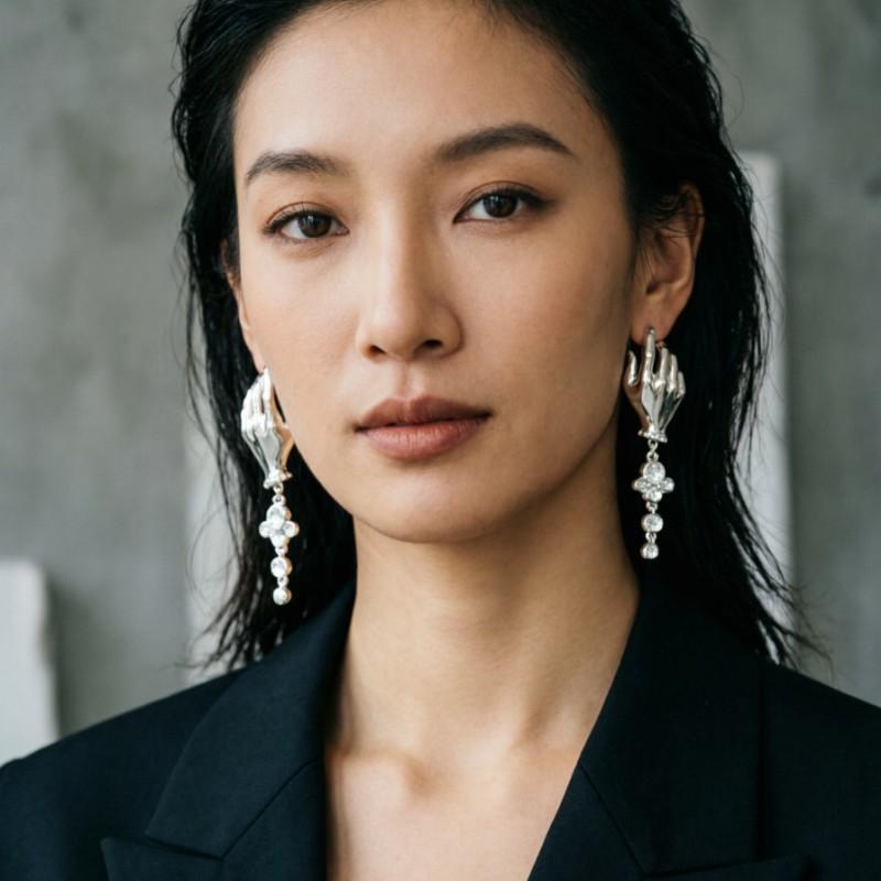 Vintage Creative Hand Shape Dangle Earrings For Women Fashion Gothic Jewelry Crystal Tassel Pendant Earrings Accessory Gift