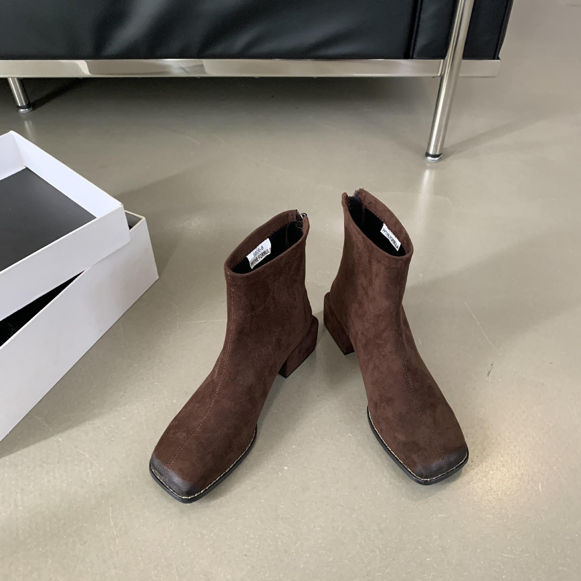 

Dongdaemun Elastic Skinny Elastic Boots Women s 2025 Autumn New Square Head Middle Heel Single Boots Suede Short Martin Boots 39 коричневий