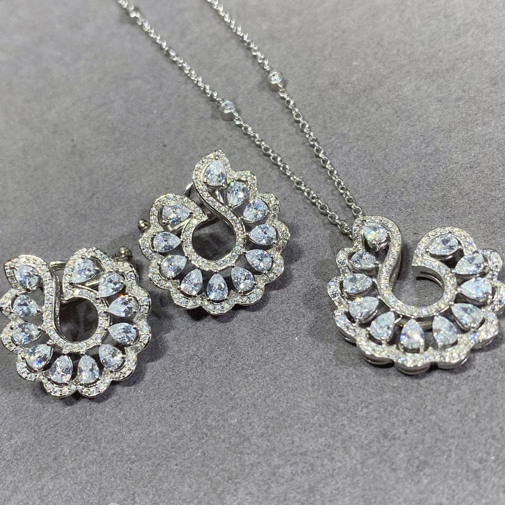 

2023 Классические Популярные Серьги Бренда для Женщин Превосходное Качество Роскошные Ювелирные Изделия Модный Дизайнер Ожерелье Бриллиант Женский Ювелирный Набор золотистый