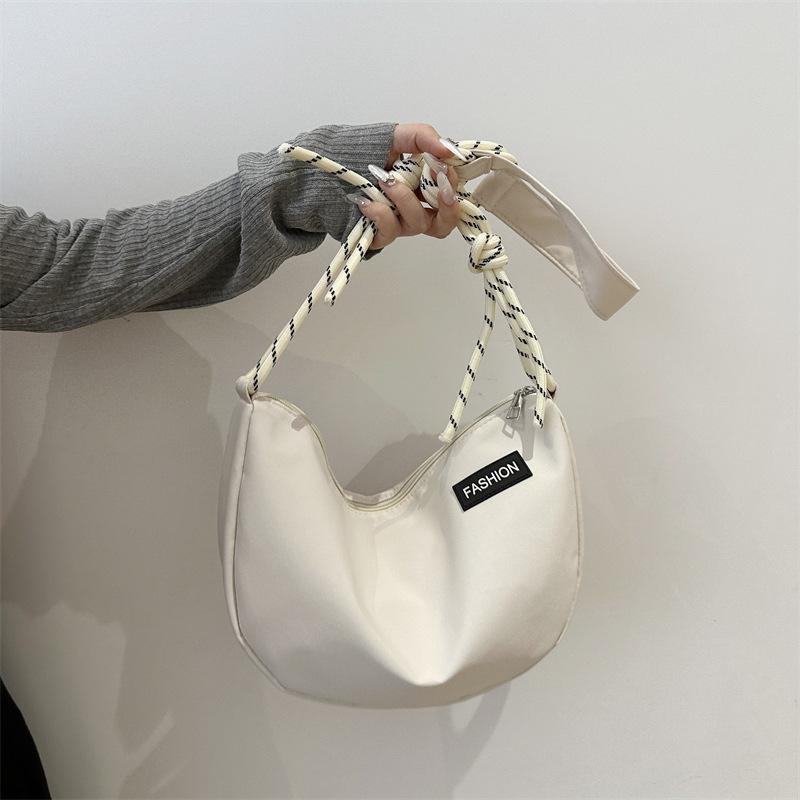 Neue geflochtener Riemen Trendige virale Umhängetasche Mode Schulter Knödeltasche