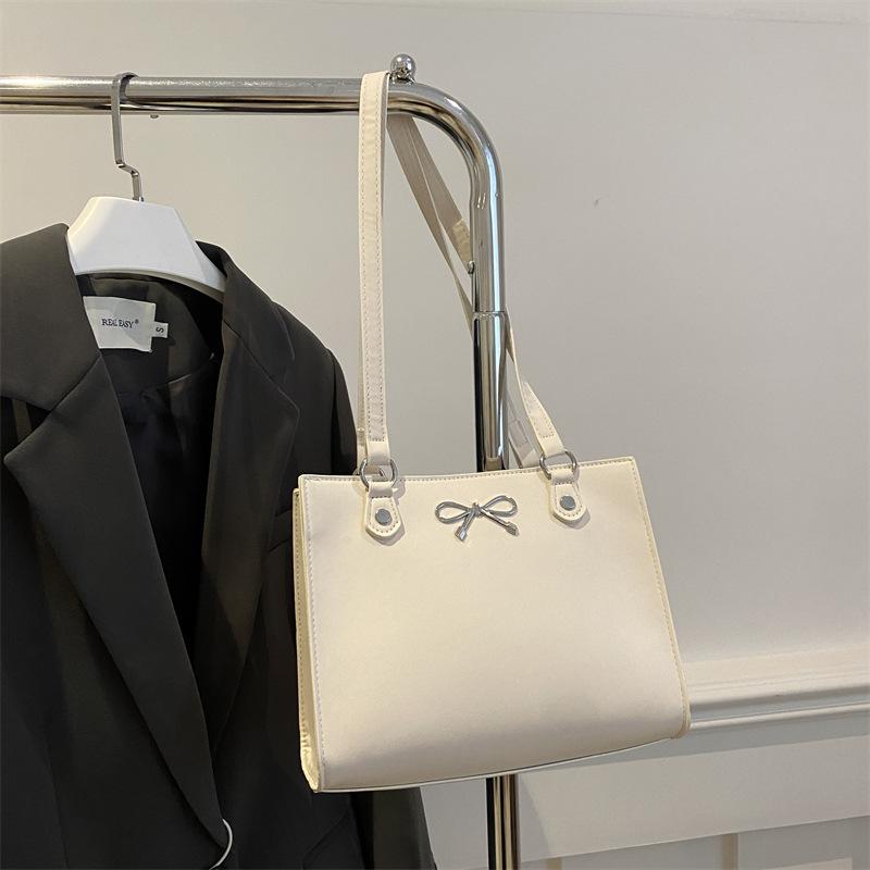

2025 niche design new women s bag autumn and winter retro bow single shoulder underarm small square bag single shoulder crossbody small bag
