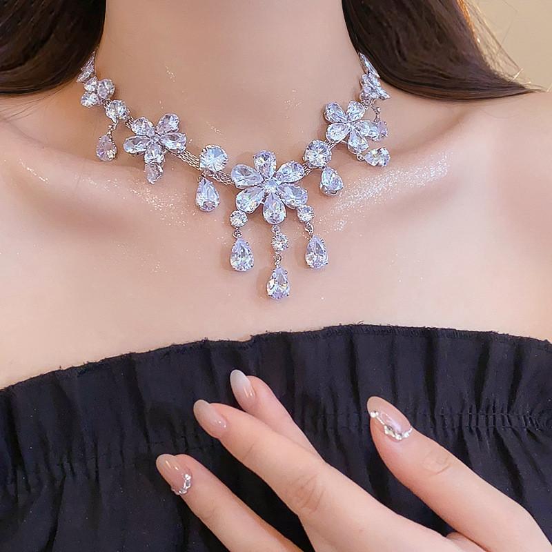 Zircon Flower Water Drop Necklace For Elegant Women With Copper Material And Lockbone Style