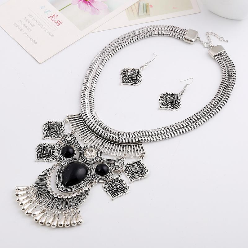 Vintage Gravierte Quasten-Edelsteinkette, Kurze Schlüsselbeinkette