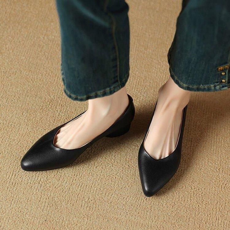 

Soft soft leather shallow mouth single shoes women s 2025 autumn new soft leather grandma shoes soft sole commuter work shoes low heel 35 чёрный