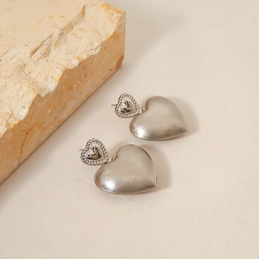

Hollow Part Peach Heart Stud Earrings Women S Titanium Steel Plated Real Gold Does Not Fade Manual Brushed Metal Love Earrings