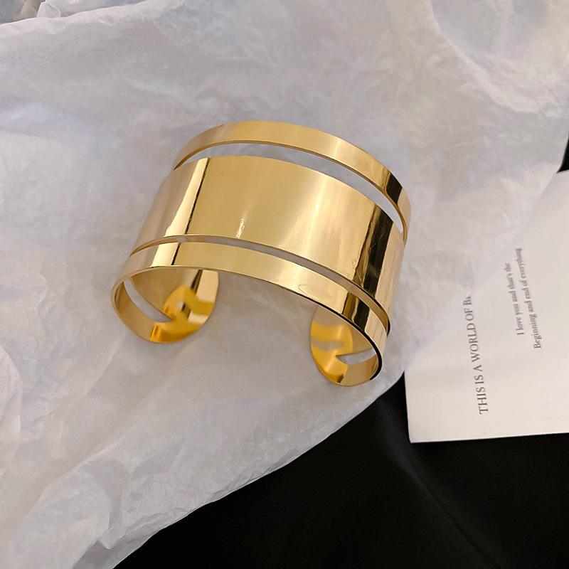 Holiday Style Exaggerated Starfish Opening Bracelet Metal High-end Arm Ring Cold Wind Temperament Jewelry Women
