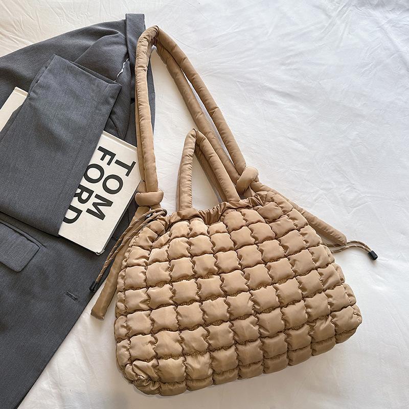 

Trendy simple handbag women s 2025 autumn new fashion simple tote bag large capacity personalized armpit bag