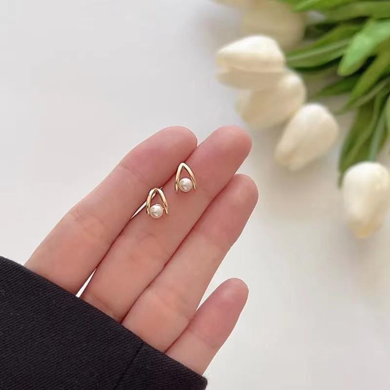 Pearl Collection: Trendy Korean Light Luxury Retro Earrings for Women, 2025 Edition