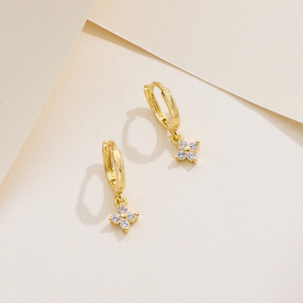 Универсальный браслет с четырехлистником 2025 года для женщин - японский и корейский стиль, нишевый дизайн, легкая роскошь, высококачественная холодная эстетика