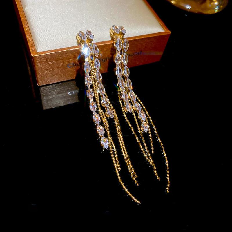 Silver Needle French Fresh Exaggerated Diamond Earrings Light Luxury High-end Stud Earrings Temperament Earrings Design Sense Niche