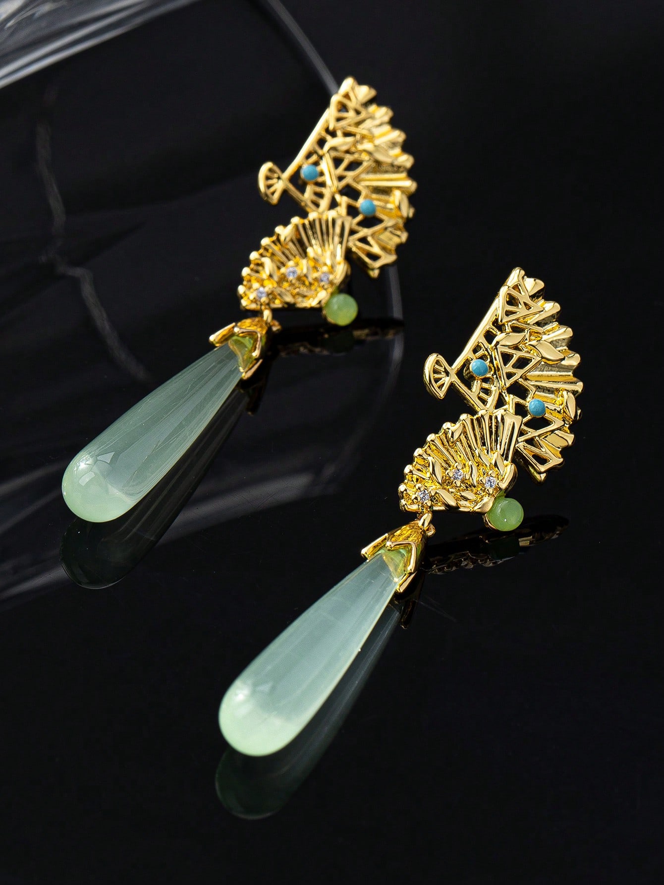 

Модные серьги-подвески для женщин золотой