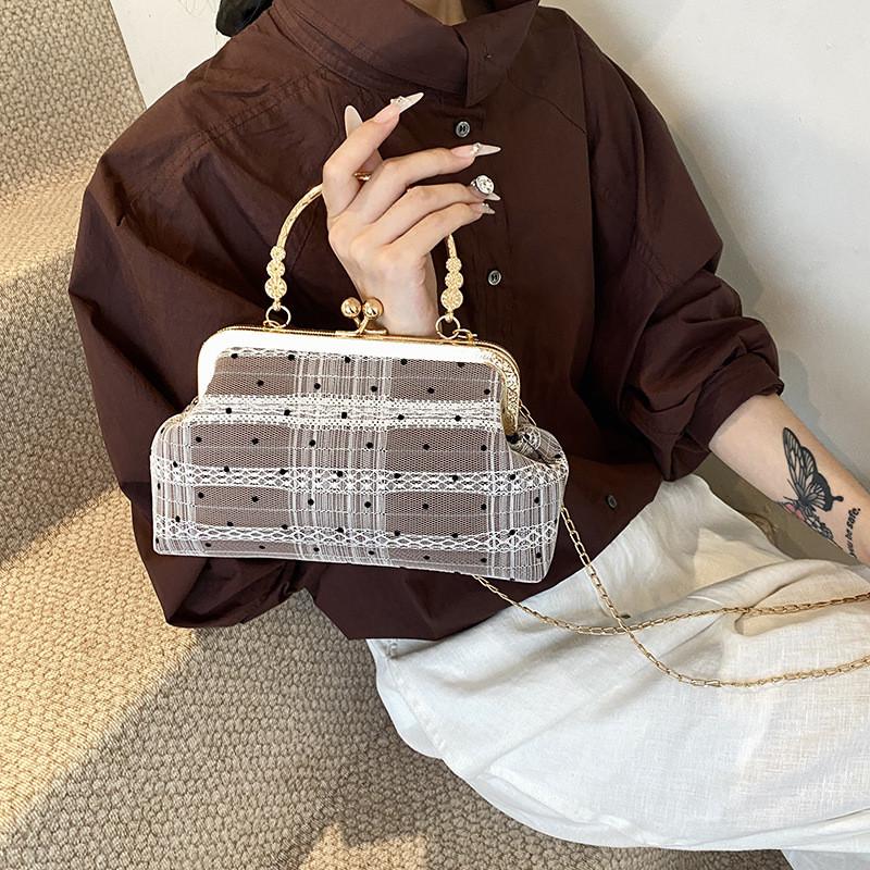Chic Shell Bag For Trendy Young Women Stylish Pu Handbag With Unique Design