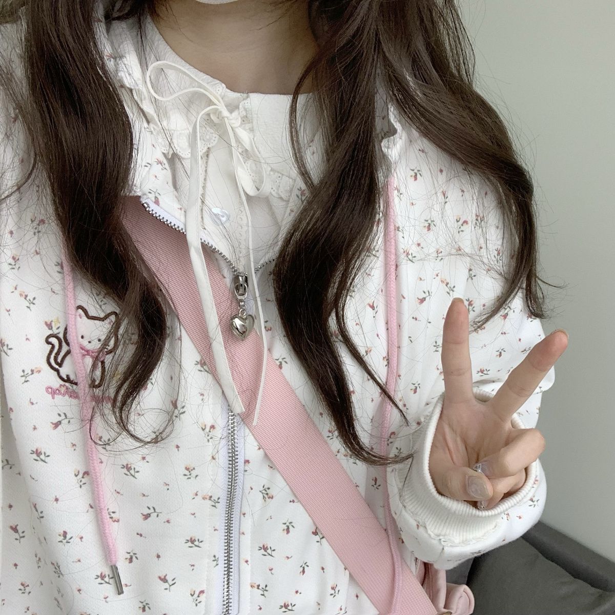 

Kawaii Sweet Harajuku Толстовка Женская Японская Мода Кружева Лоскутная Цветочный Принт Кошка Вышивка Толстовка На Молнии С Капюшоном M белый
