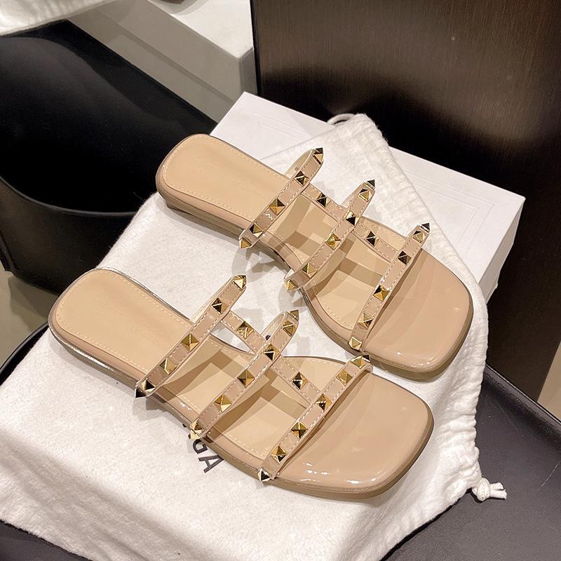 Sandales à rivets pour femmes vêtements d'extérieur 2025 nouvelles sandales d'été à talons épais à la mode grande taille pantoufles cool pour femmes