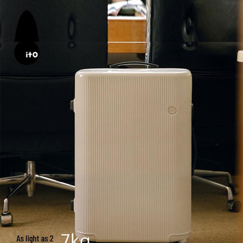 ITO First-Gen Lightweight Carry-On Spinner Suitcase