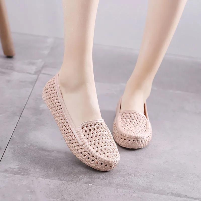 Women's Summer Sandals Flat Work Shoes Nurse Shoes Baotou Soft Bottom Hole Shoes Mother Shoes Non-slip Beach Shoes Peas Shoes