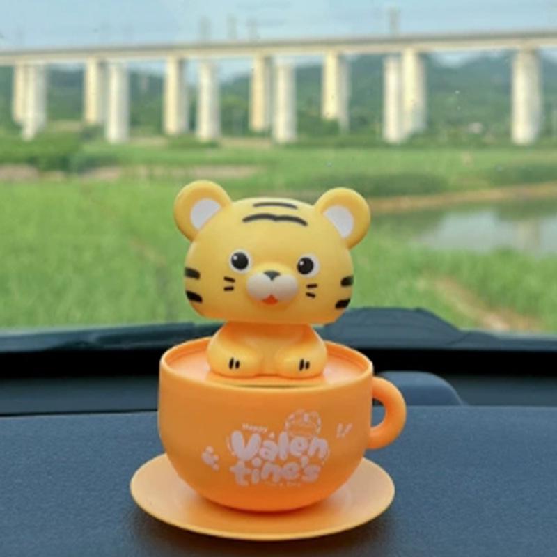

Solar-Powered Cartoon Kitten Car Ornaments: Nodding & Swinging Accessories Regular