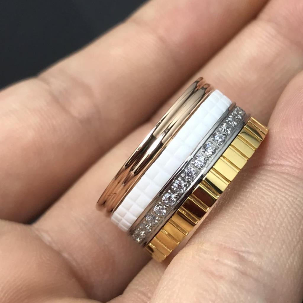 Pierścionek z zębatką w kształcie kostki lodu z diamentami inspirowany szczęściem V Gold dla par - uniseks i stylowy