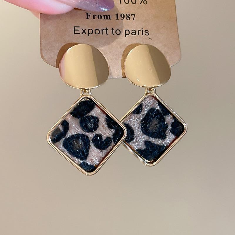 Silver Needle Leopard Geometric Earrings Vintage Maillard Temperament Premium Stud Earrings Fashion Daily Commuter Earrings