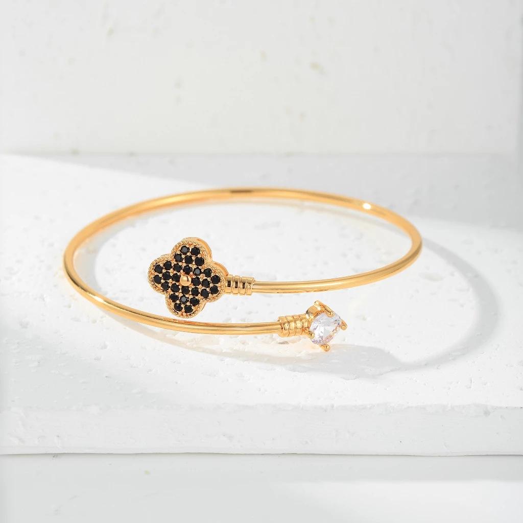 Fashion Clover Open Bracelet for Women, Electroplated Copper with Micro-Zircon Stone Jewelry Accessories
