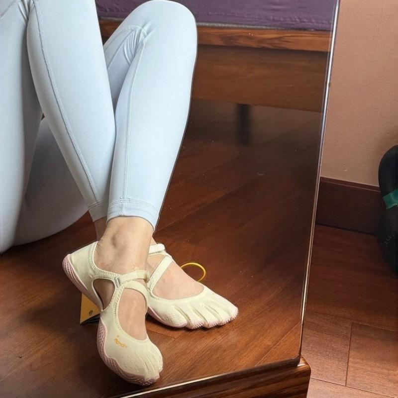 Five-finger shoes women's dance yoga Pilates soft shoes split-toe shoes indoor fitness shoes