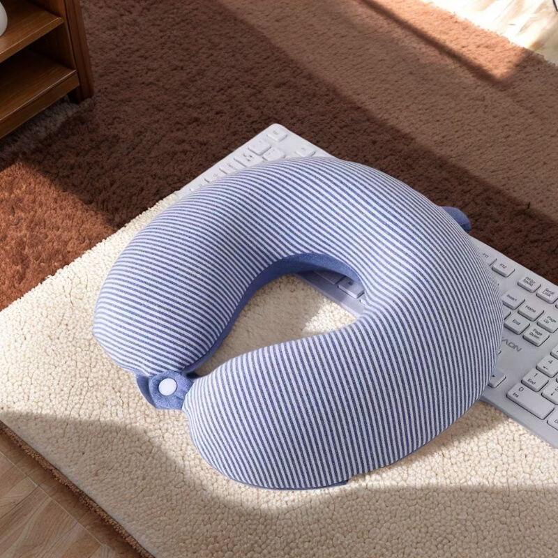 

U-shaped Memory Foam Neck Pillow 28x28x10 cm