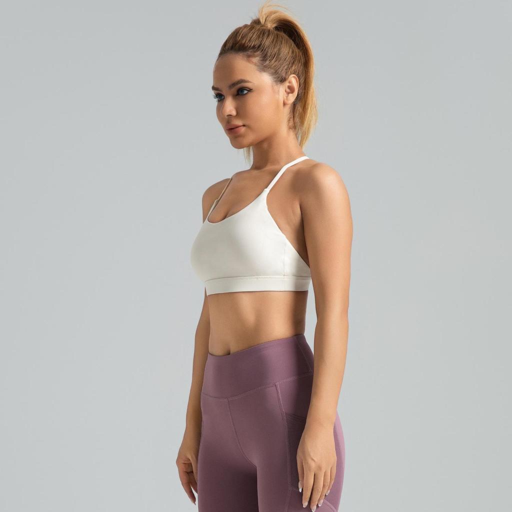 Wysoce elastyczny sportowy biustonosz typu halter z wbudowaną wkładką na biust do jogi i fitnessu
