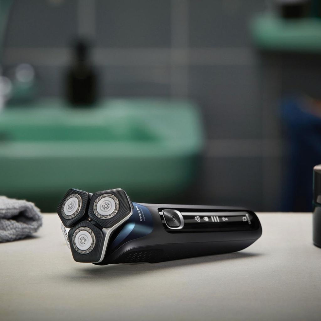 SkinIQ 5000 Series Electric Shaver S5889/71 Electric Blue