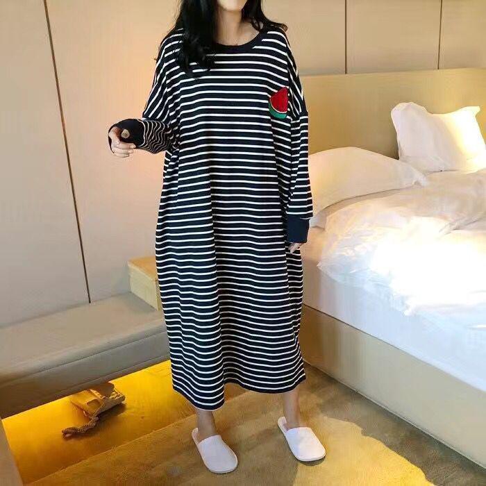 

Женское полосатое платье-пижама с длинным рукавом - Свободный крой средней длины для весны/лета. One Size [Suitable for 90-170 kg]