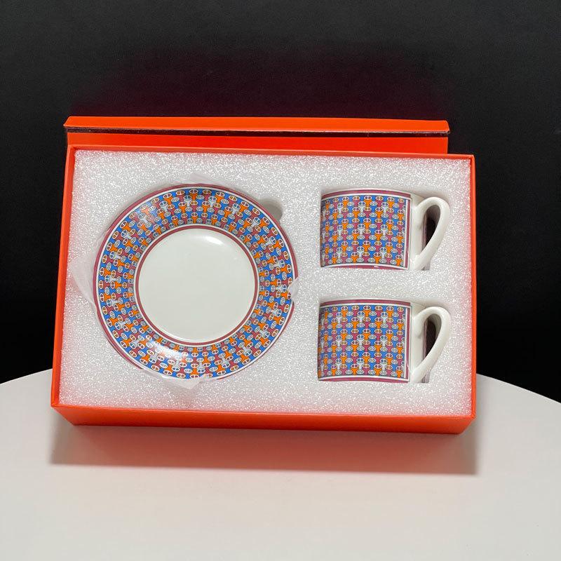 European Luxury Bone China Coffee Cup Saucer Gift Box Set High-End British Afternoon Tea Cup Saucer Wedding Birthday Gift 201-300ml
