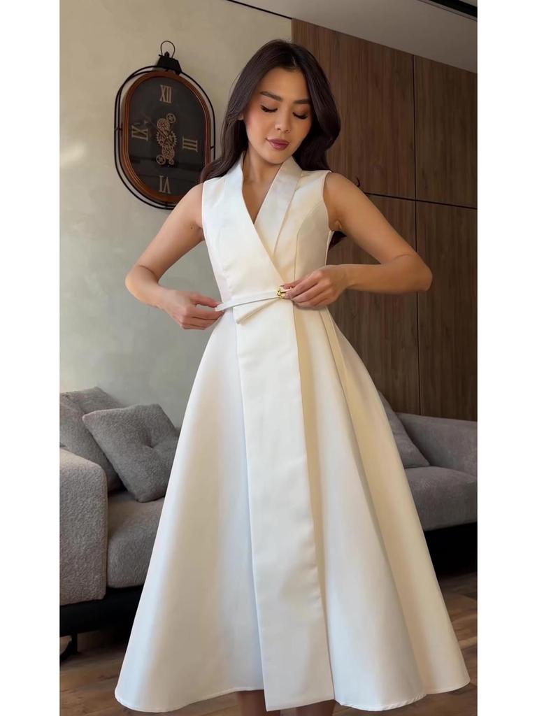 2026 Spring Women's Solid Color Sleeveless Lapel Dress - Slimming, Elegant, and Waist-cinching with a Flared Hem