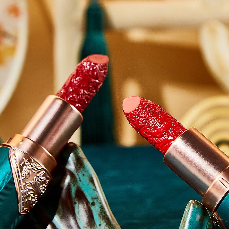 1 Stück Retro Gravierter Lippenstift Samtmatte Oberfläche Feuchtigkeitsspendend und Langanhaltend Nicht abfärbend Nicht leicht zu verblassen Lippenstift Lippenstift Lippenstift