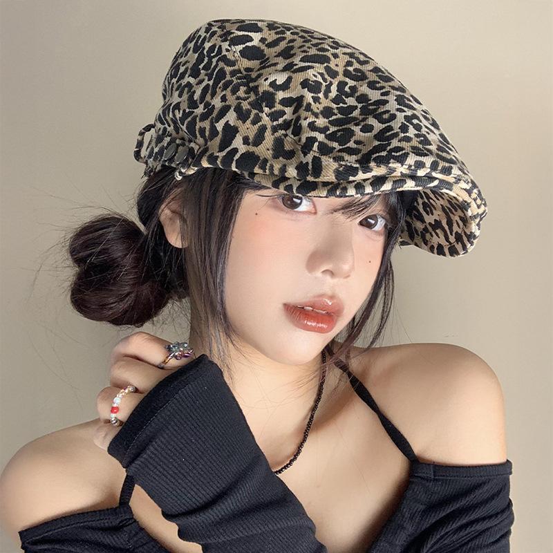 American retro Spice Girl style leopard print forward hat women's season niche fashion design duck tongue beret
