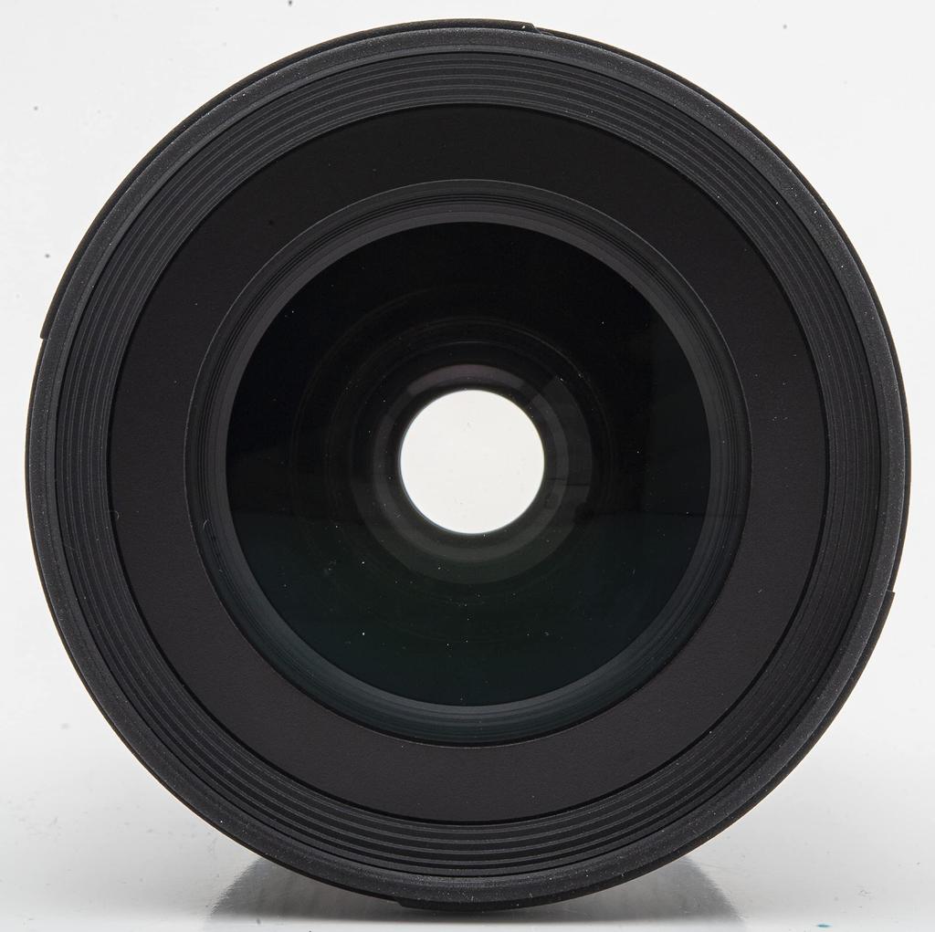 SIGMA 28mm EX DG ASPHERICAL MACRO prime lens for F1.8 wide-angle Nikon, full-frame compatible.