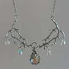 Goth Silberfarbener Ast Tränenförmiger Blendende Farben Mondstein Anhänger Halskette für Damen Halloween Magische Hexe Schmuck