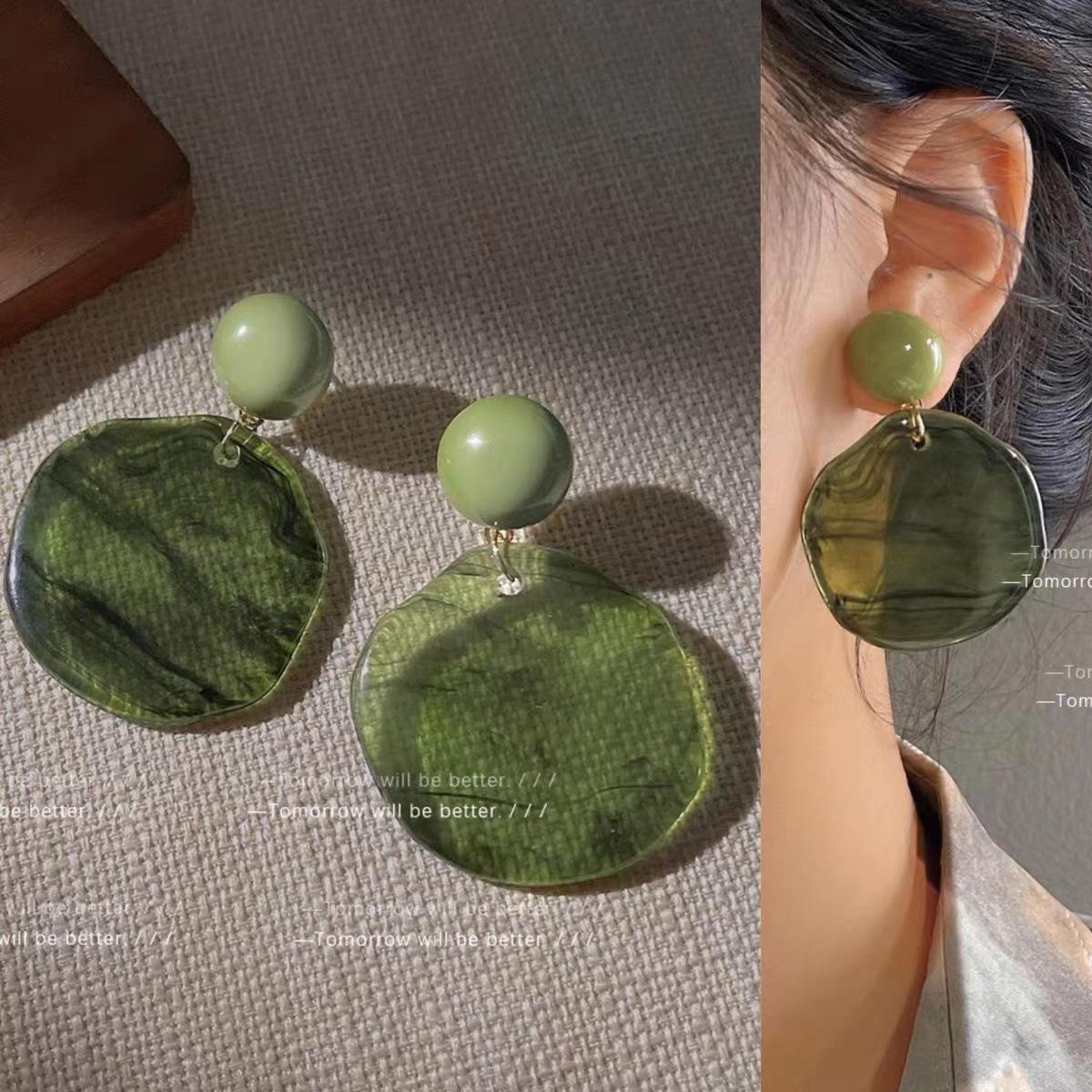 

Hong Kong style retro olive green smudge earrings s111 silver needle niche design fashion earrings irregular circle earrings 925 silver needle