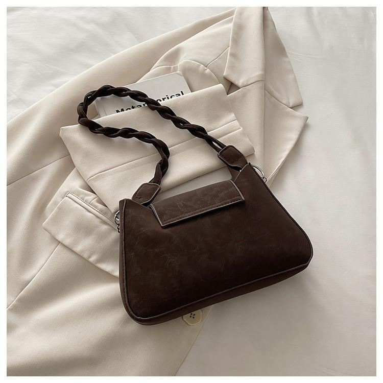 Street Style Small Chain Shoulder Bag With Magnet Closure For Daily Use