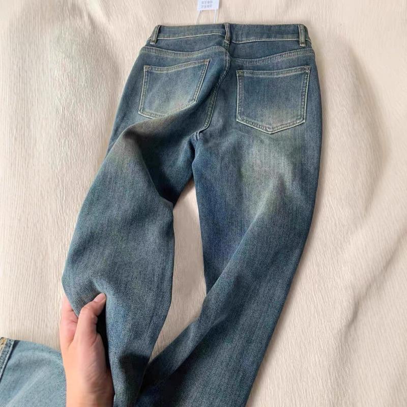 Women's slightly pulled jeans are thickened, and the new autumn and winter high-waisted slightly pulled pants are velvet.