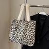 Borsa in Velluto a Coste con Stampa Leopardo di Grande Capacità Borsa Tote da Donna Borsa a Spalla Versatile di Nicchia da Donna