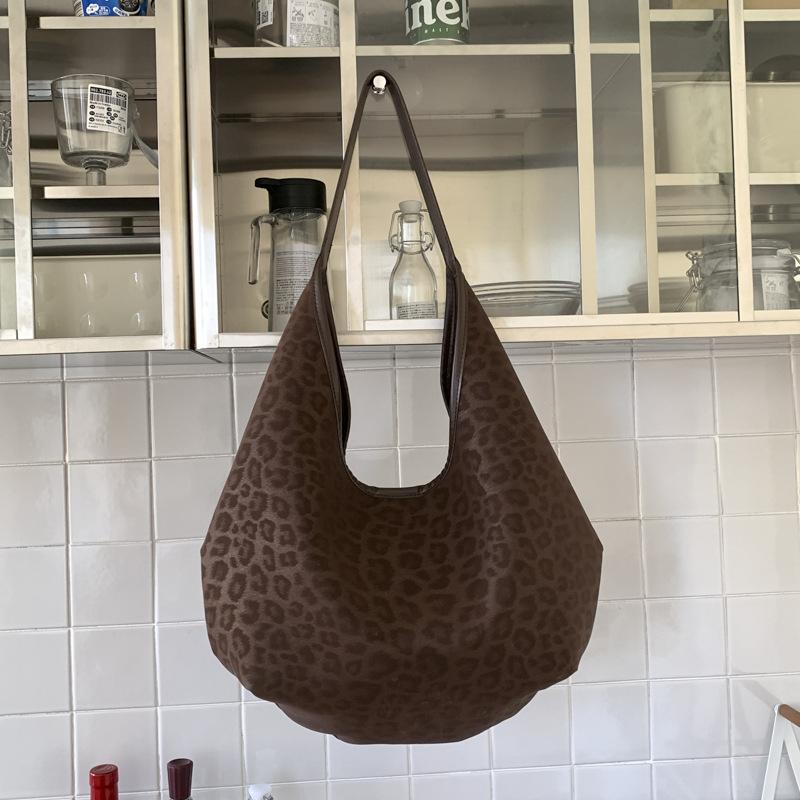 Retro bag women's large capacity 2025 new autumn and winter simple versatile shoulder underarm bag commuter tote bag