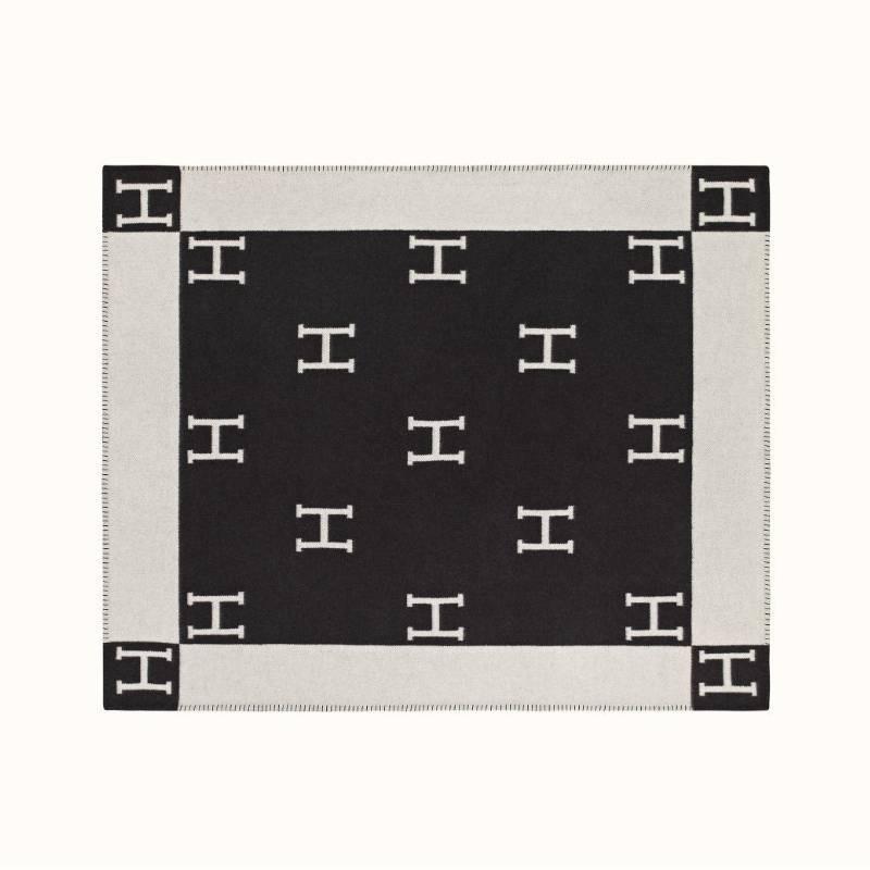 Blanket Flannel Simple With Letter Print Design Suitable For Daily Festival Gift