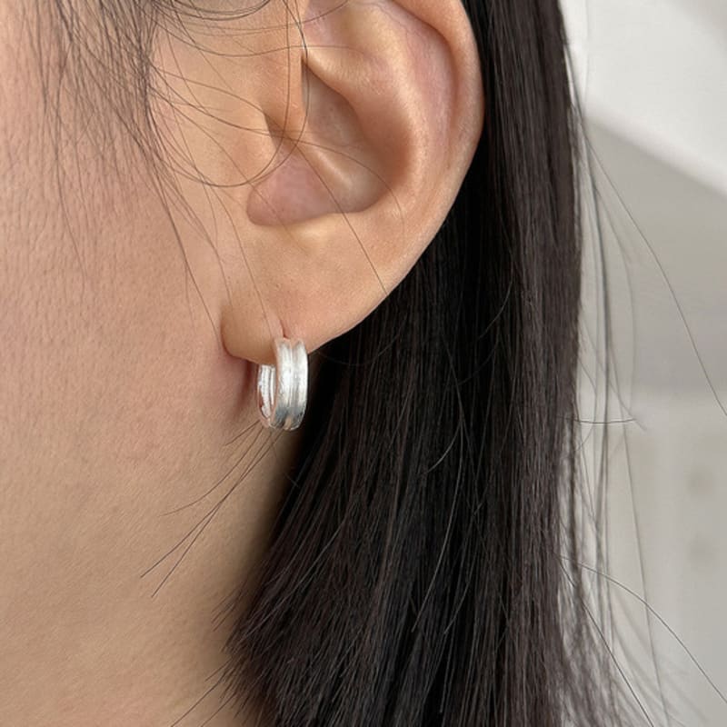 

mosxe [925silver] One touch matt earring silver