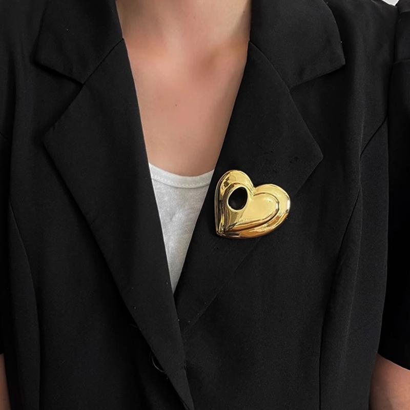 Stainless Steel Metal Glossy Hollow Heart Brooches for Women Men New Trendy Pin-Style Blazer Brooches Party Jewelry Accessories