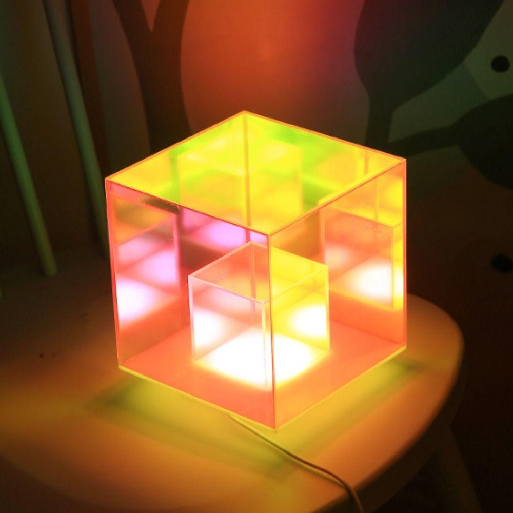 USB-wiederaufladbare LED-Pyramidenwürfel-Nachtlicht Mischfarbenwürfel Dekorative Tischlampe Nachttischlampe