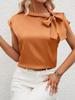 T-shirt da donna in raso con colletto a fiocco e design di nicchia