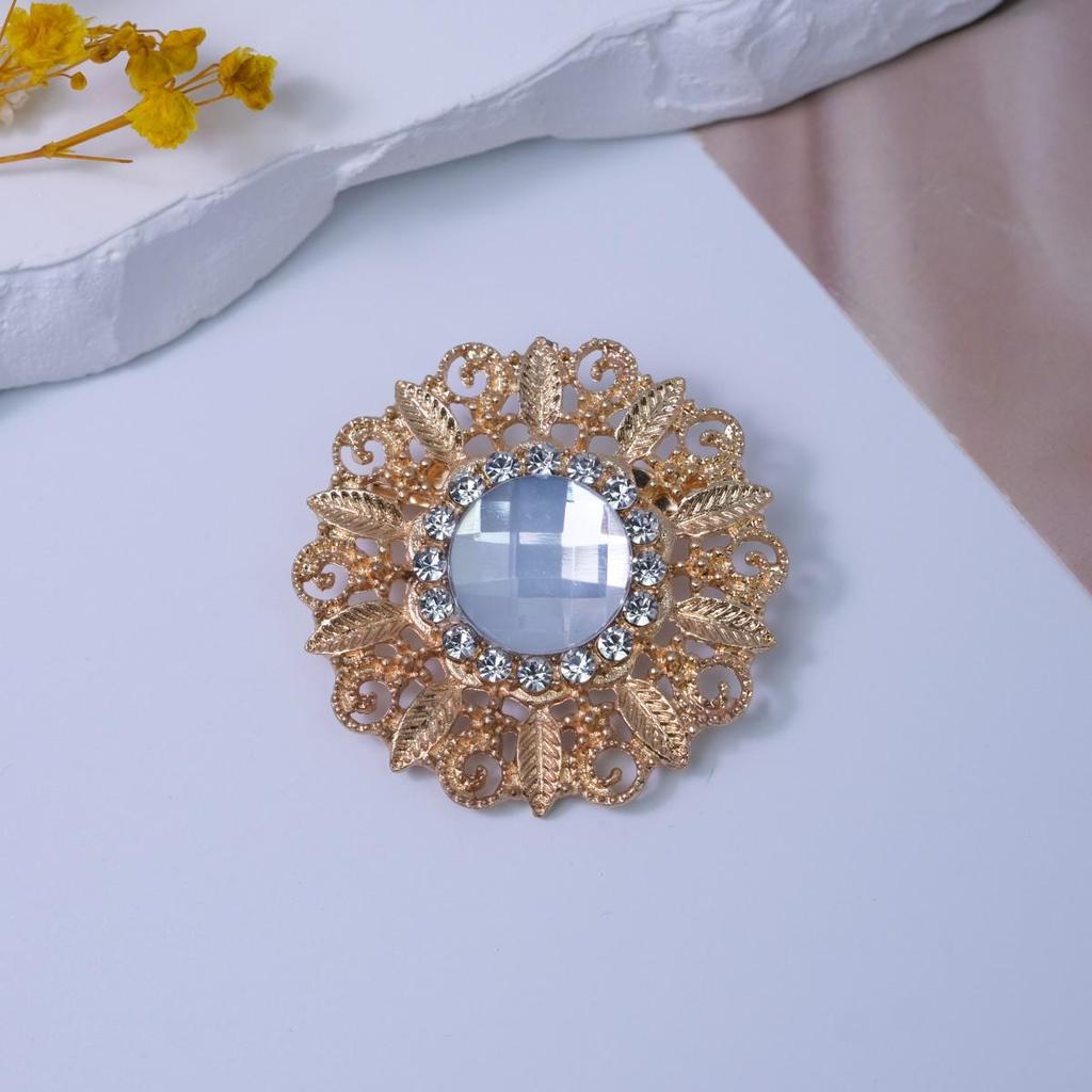Elegant Rhinestone Brooch: Fashionable Clothing Knot Pin and Decorative Buckle
