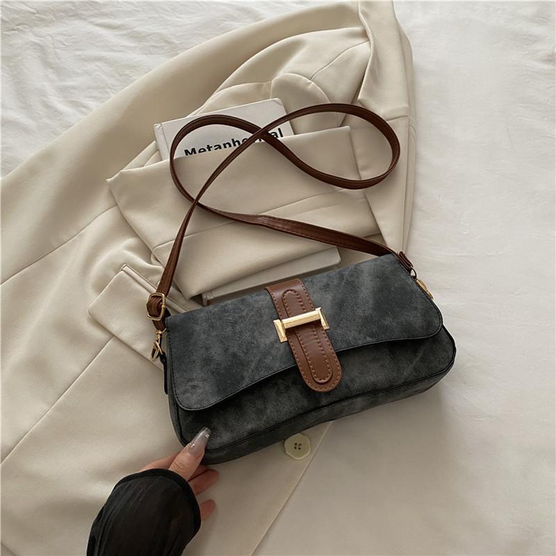 

French niche fashion underarm bag women s 2025 new trendy retro commuter shoulder bag popular belt buckle messenger bag